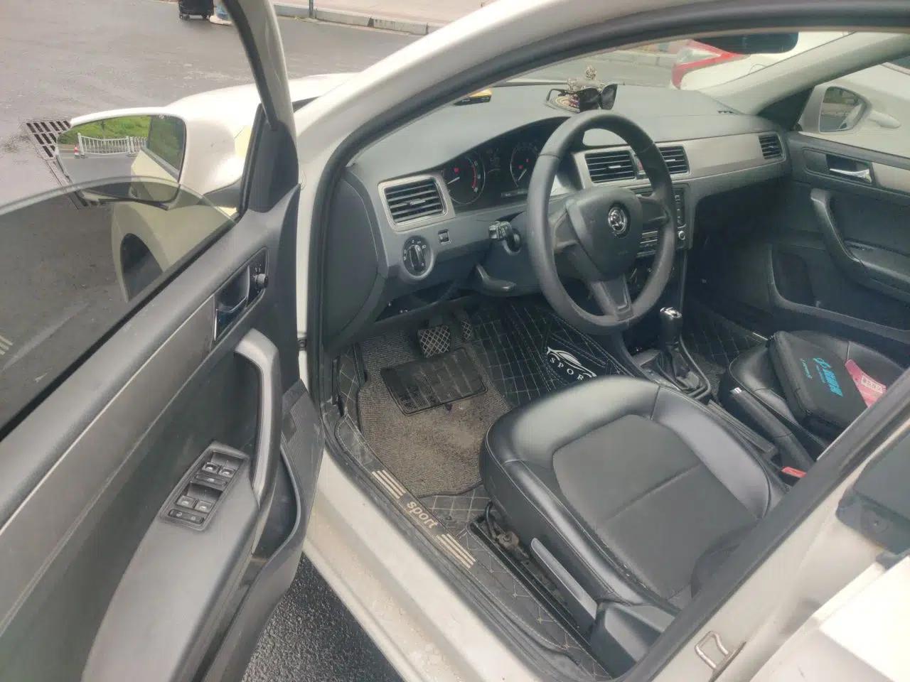 Skoda Rapid Spaceback 2014 1.6L Automatic Enjoyment Edition — миниатюра 17