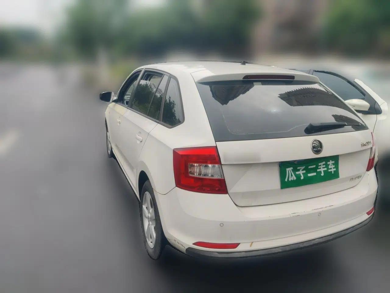 Skoda Rapid Spaceback 2014 1.6L Automatic Enjoyment Edition — миниатюра 4