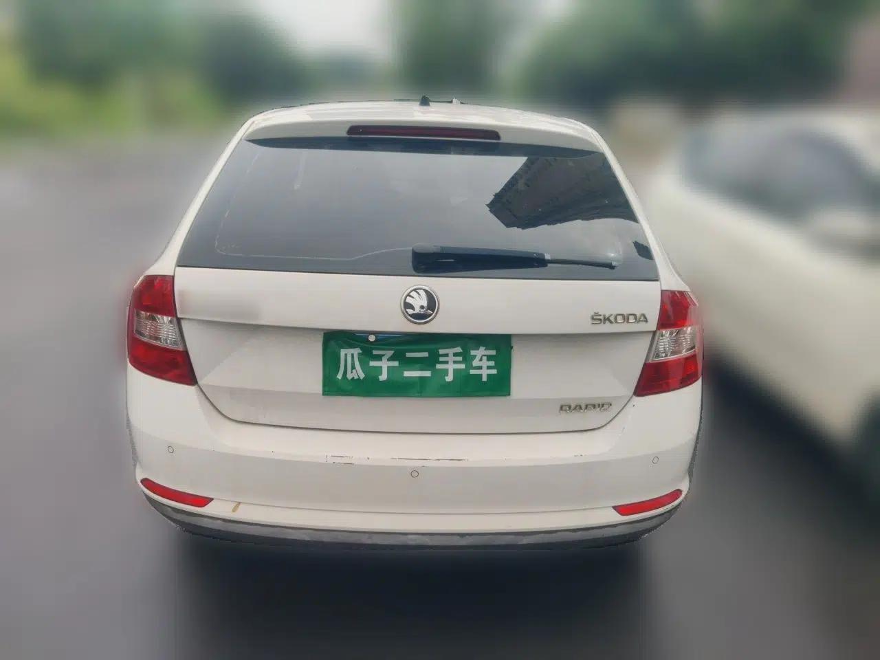 Skoda Rapid Spaceback 2014 1.6L Automatic Enjoyment Edition — миниатюра 5