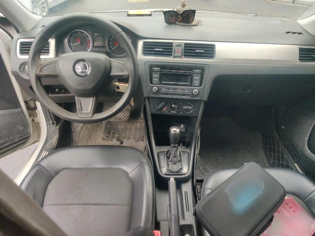 Skoda Rapid Spaceback 2014 1.6L Automatic Enjoyment Edition — миниатюра 10