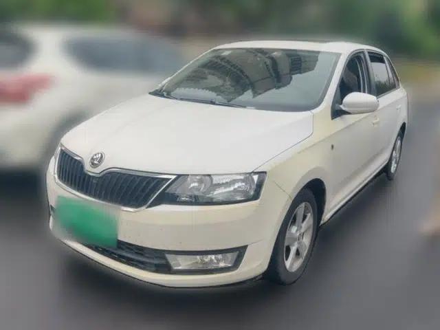 Skoda Rapid Spaceback 2014 1.6L Automatic Enjoyment Edition