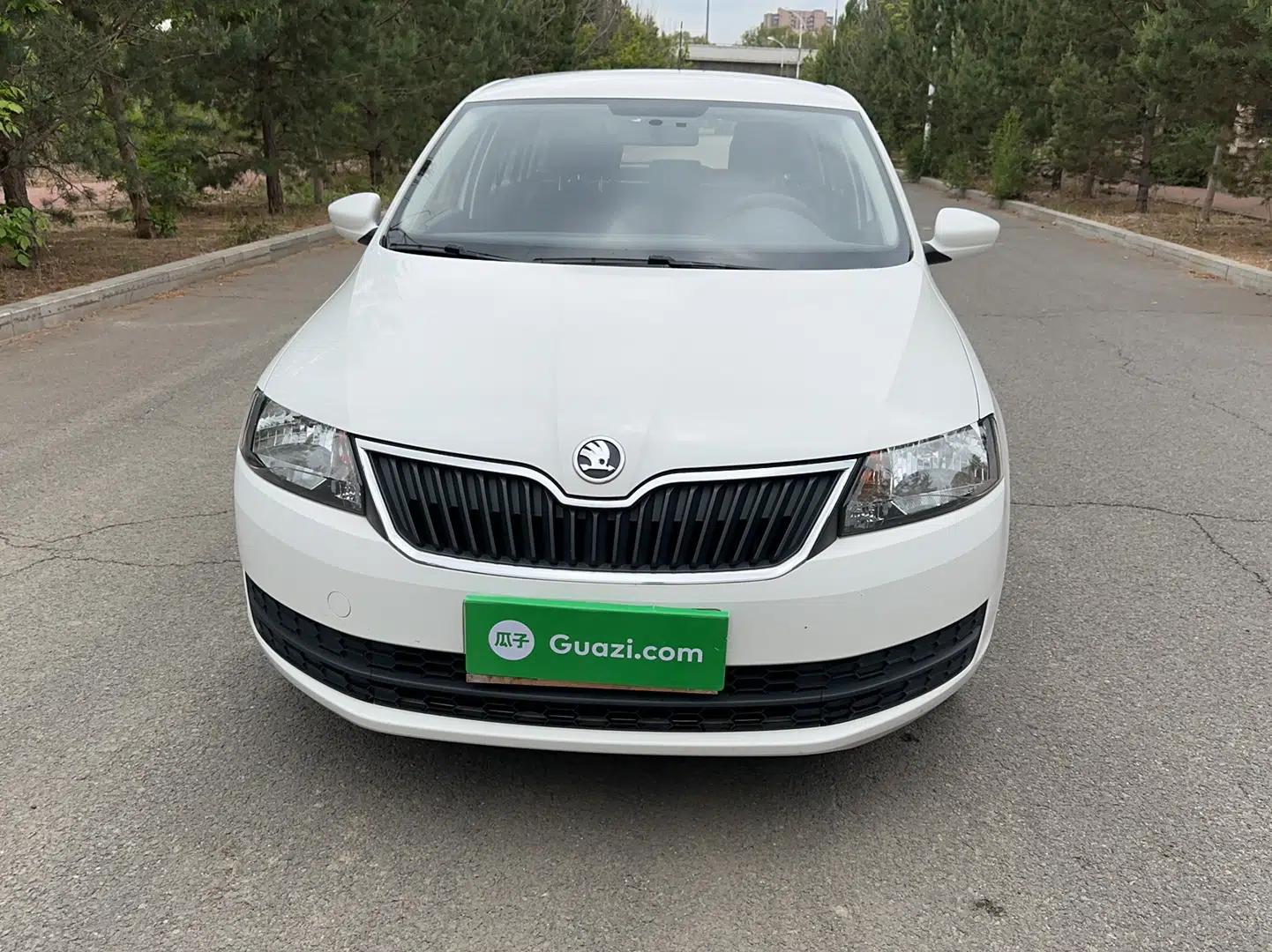 Skoda Rapid Spaceback 2016 Revised Version 1.4L Manual Front-Drive Edition — миниатюра 2