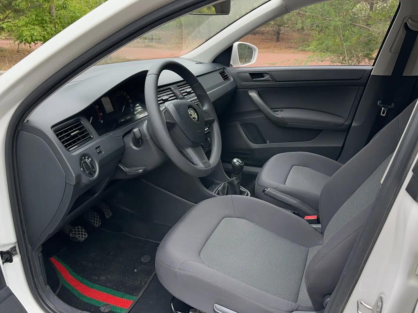 Skoda Rapid Spaceback 2016 Revised Version 1.4L Manual Front-Drive Edition — миниатюра 12