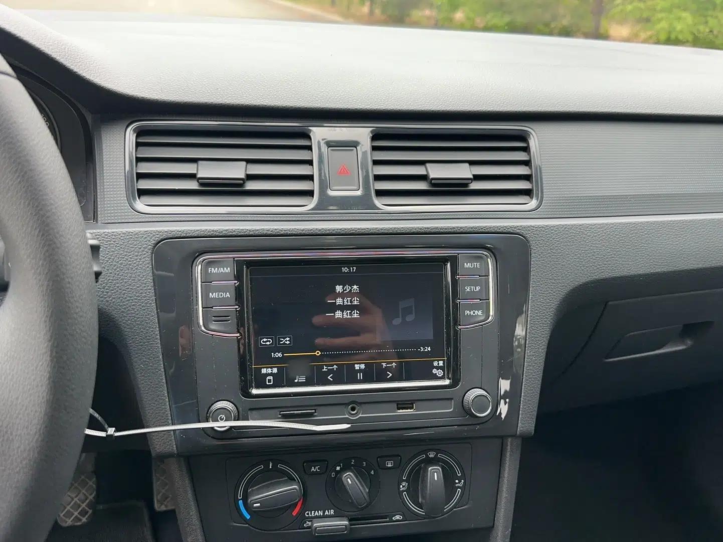 Skoda Rapid Spaceback 2016 Revised Version 1.4L Manual Front-Drive Edition — миниатюра 13