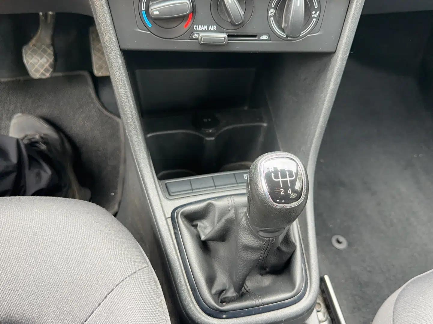 Skoda Rapid Spaceback 2016 Revised Version 1.4L Manual Front-Drive Edition — миниатюра 14