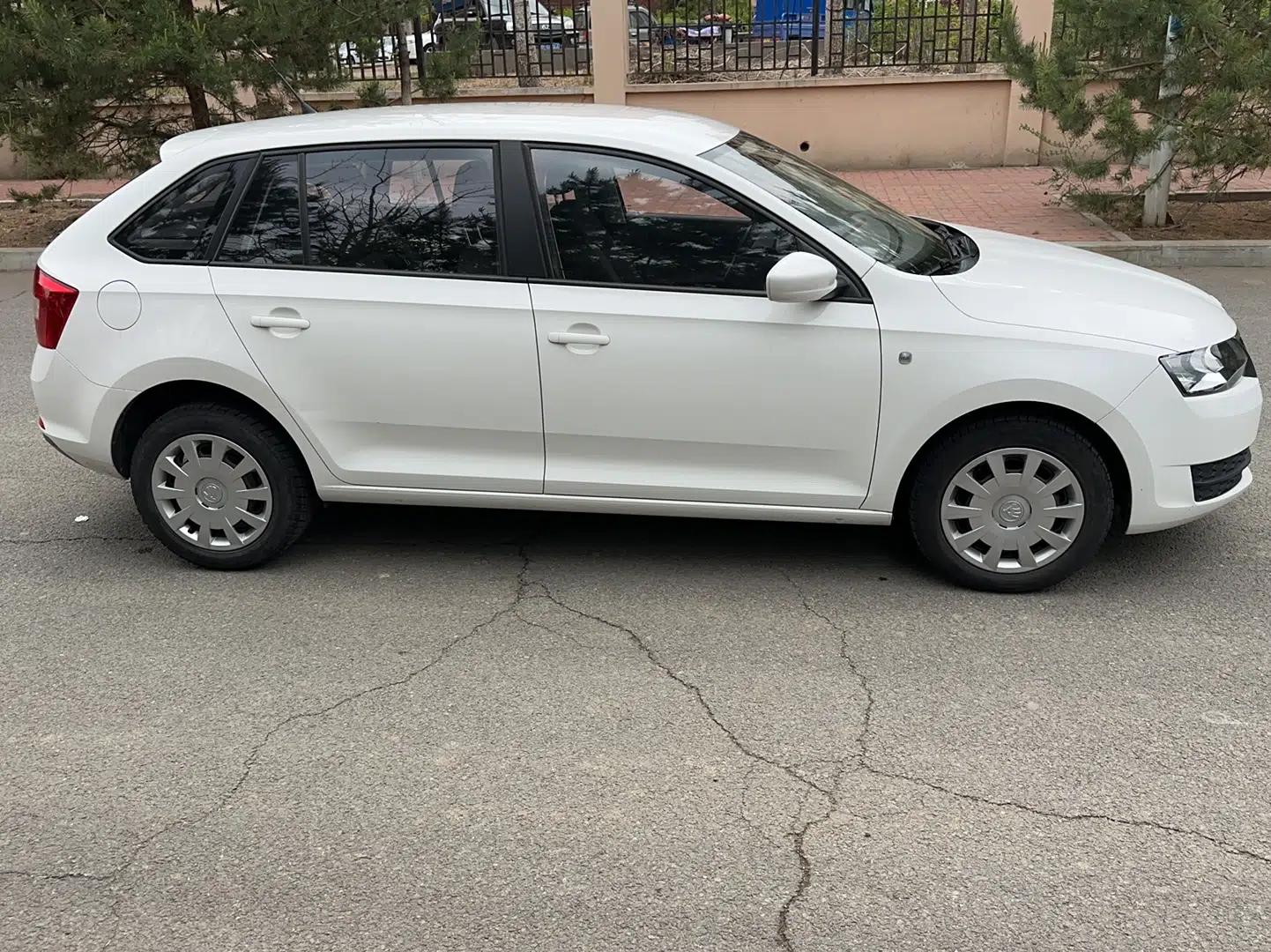 Skoda Rapid Spaceback 2016 Revised Version 1.4L Manual Front-Drive Edition — миниатюра 4