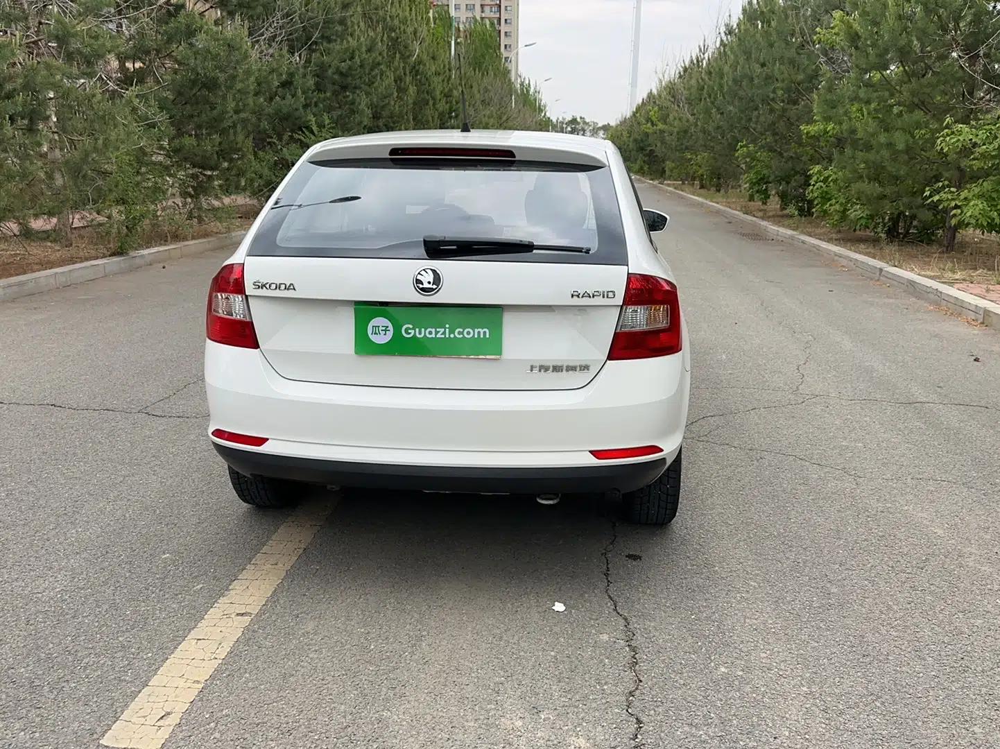Skoda Rapid Spaceback 2016 Revised Version 1.4L Manual Front-Drive Edition — миниатюра 6
