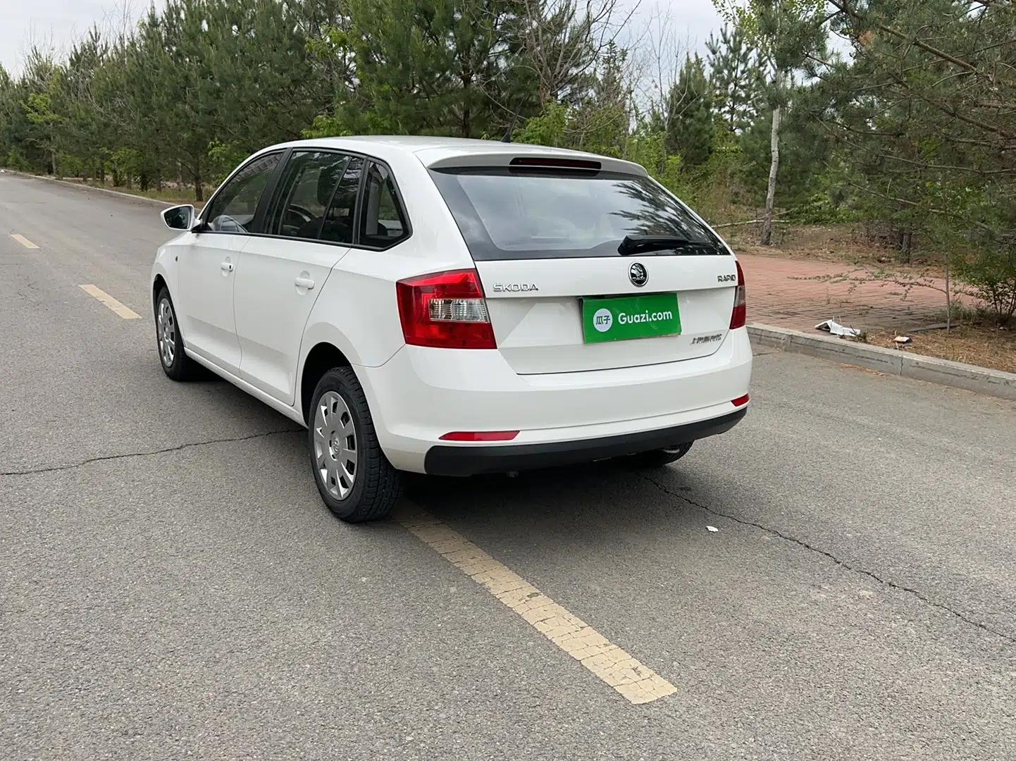 Skoda Rapid Spaceback 2016 Revised Version 1.4L Manual Front-Drive Edition — миниатюра 7