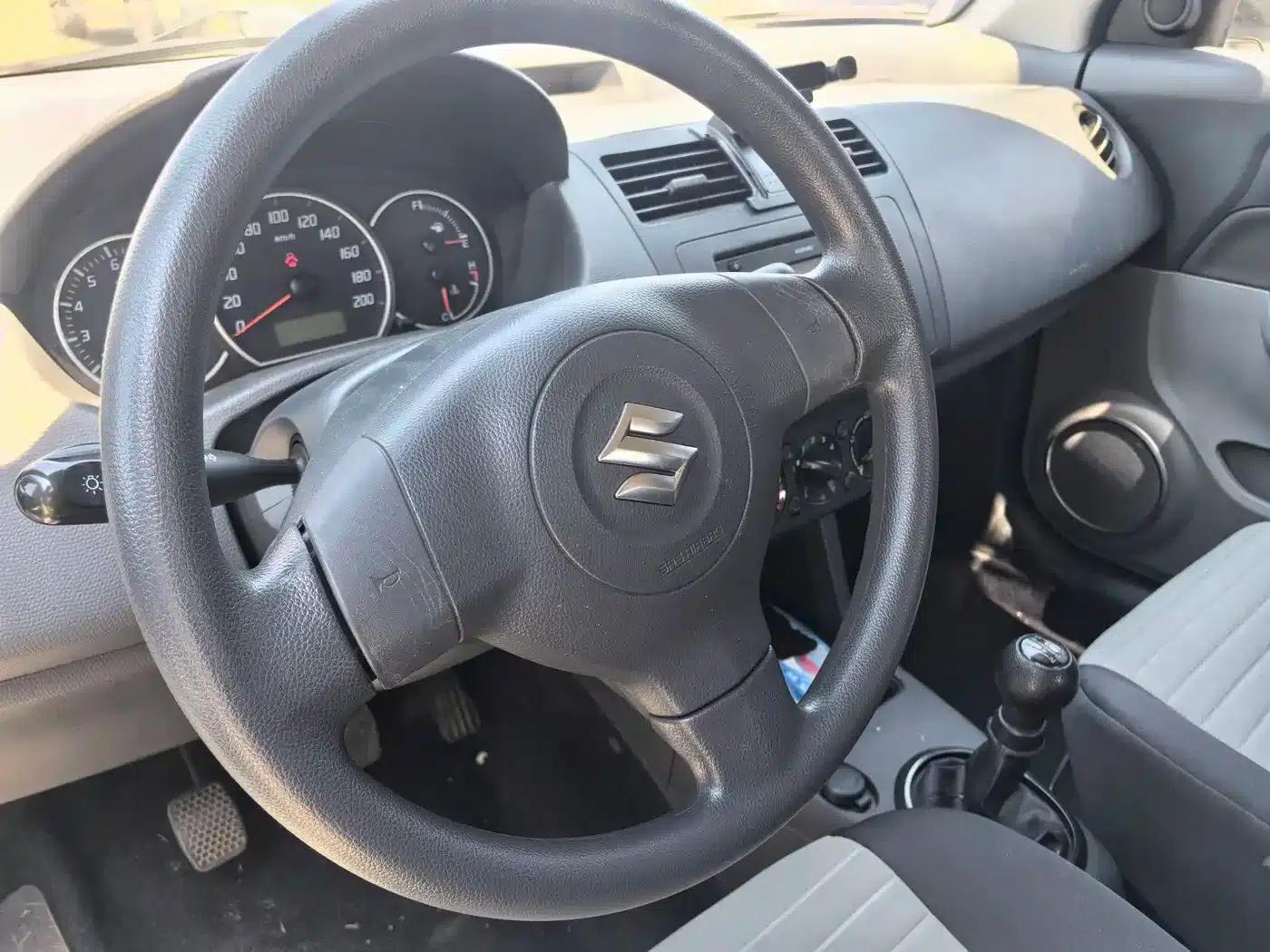 2014 Swift 1.3L Manual Standard Edition — миниатюра 6