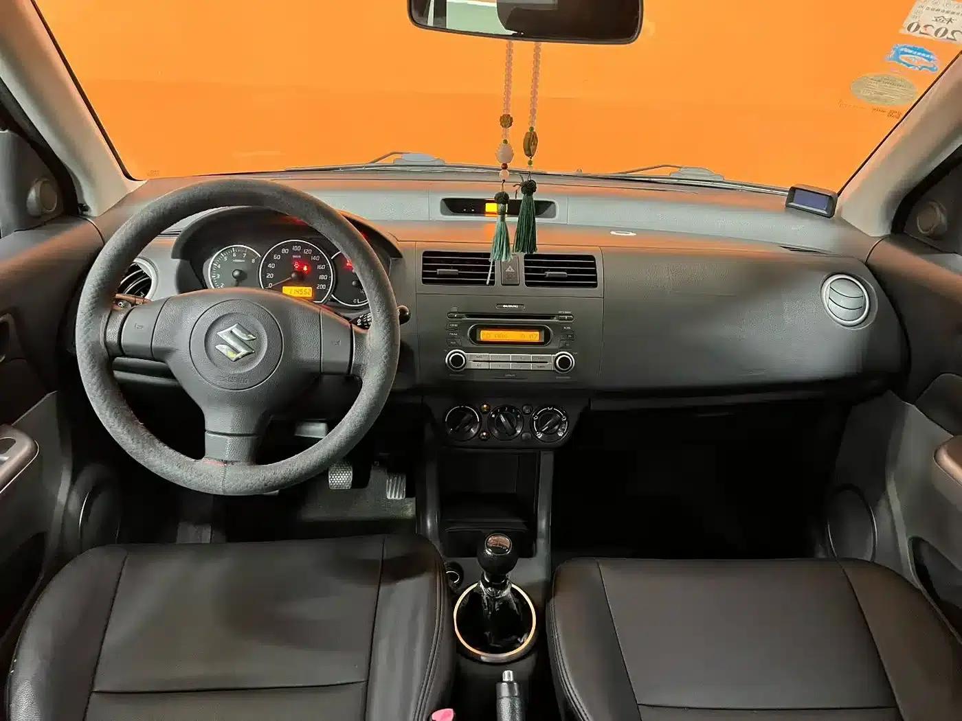 2013 Swift 1.5L Manual Standard Edition — миниатюра 9