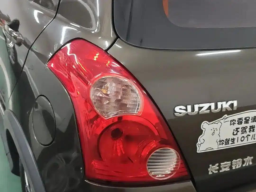 2013 Swift 1.5L Automatic 20th Anniversary Limited Edition — миниатюра 12
