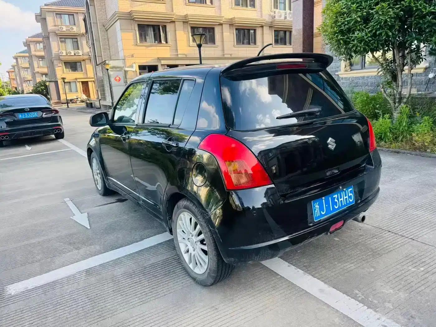 2009 Swift 1.5L Automatic Ink Edition — миниатюра 4