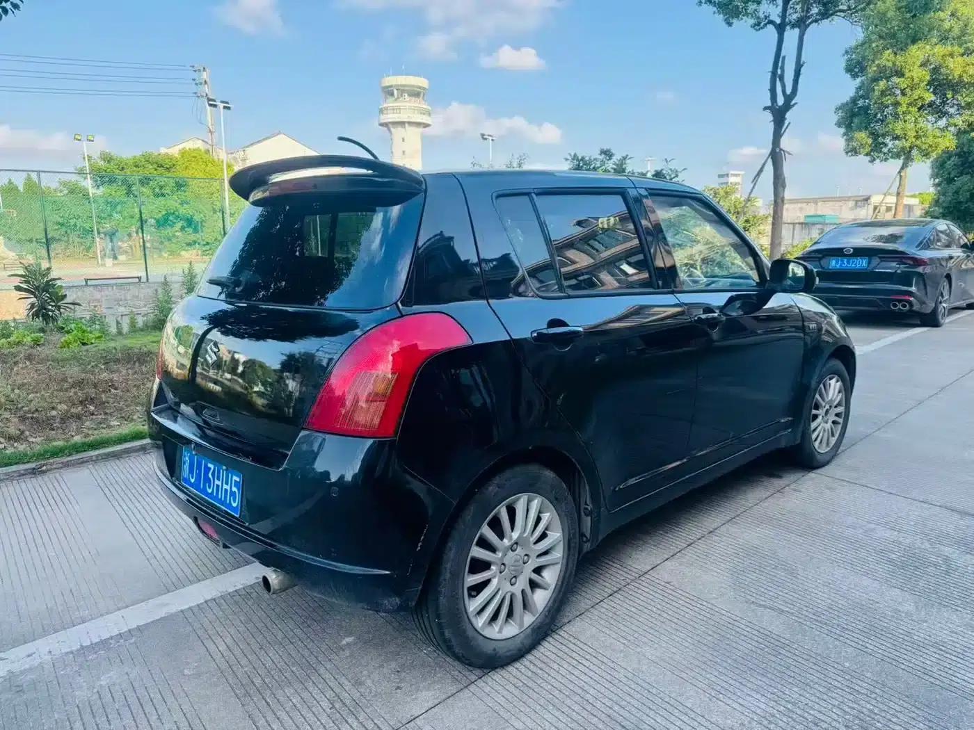 2009 Swift 1.5L Automatic Ink Edition — миниатюра 6
