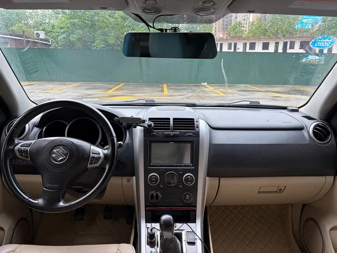 2012 Grand Vitara 2.4L MT Luxury Navigation 5-Door Edition — миниатюра 5