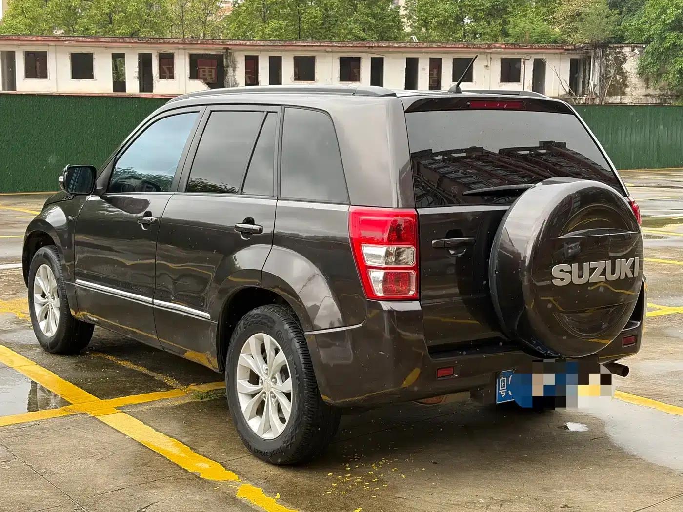 2012 Grand Vitara 2.4L MT Luxury Navigation 5-Door Edition — миниатюра 6