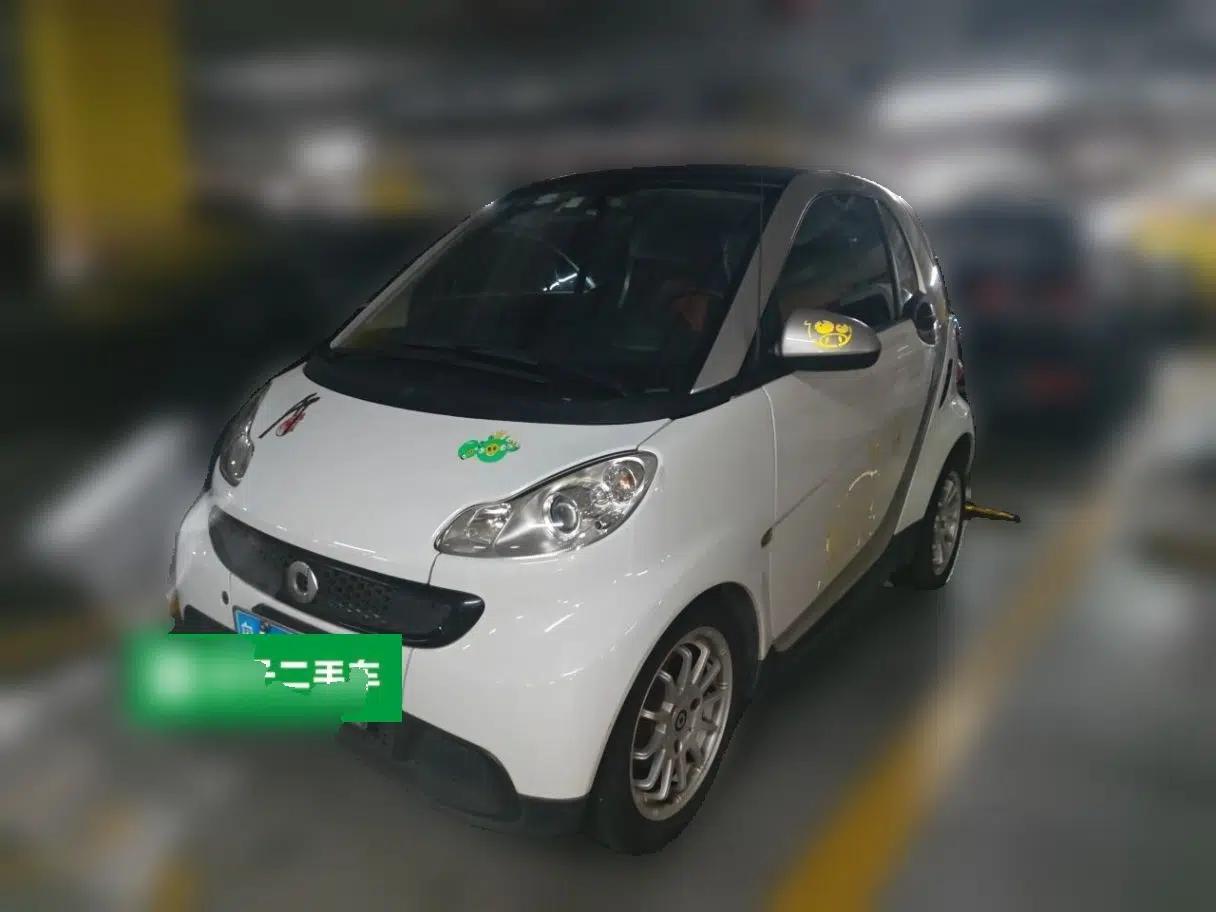 smart fortwo 2014 1.0 MHD Hardtop New Year Special Edition — миниатюра 1