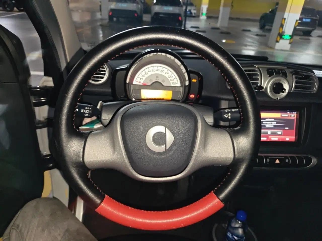 smart fortwo 2014 1.0 MHD Hardtop New Year Special Edition — миниатюра 11