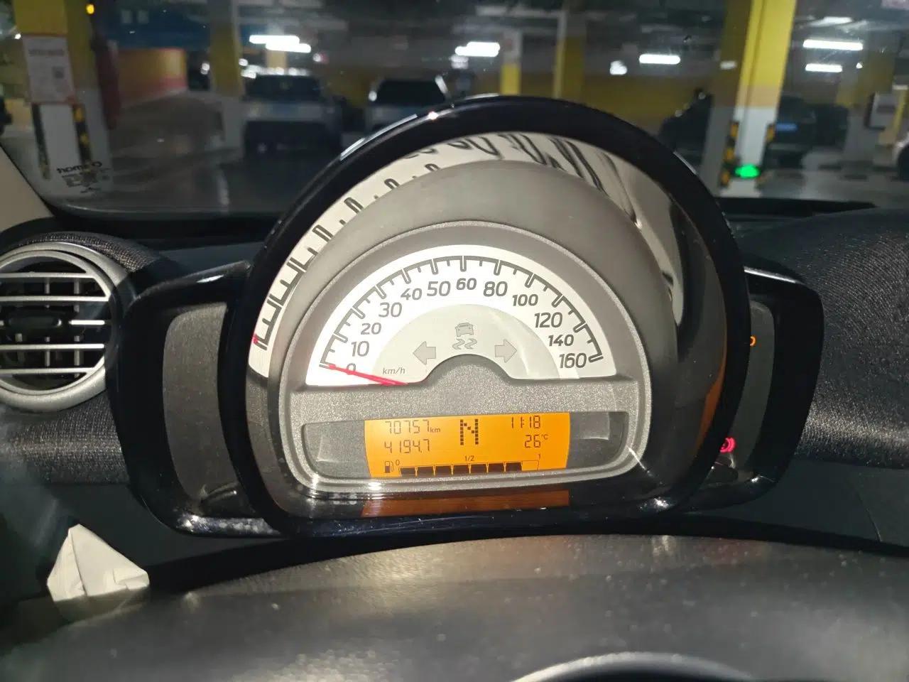 smart fortwo 2014 1.0 MHD Hardtop New Year Special Edition — миниатюра 12