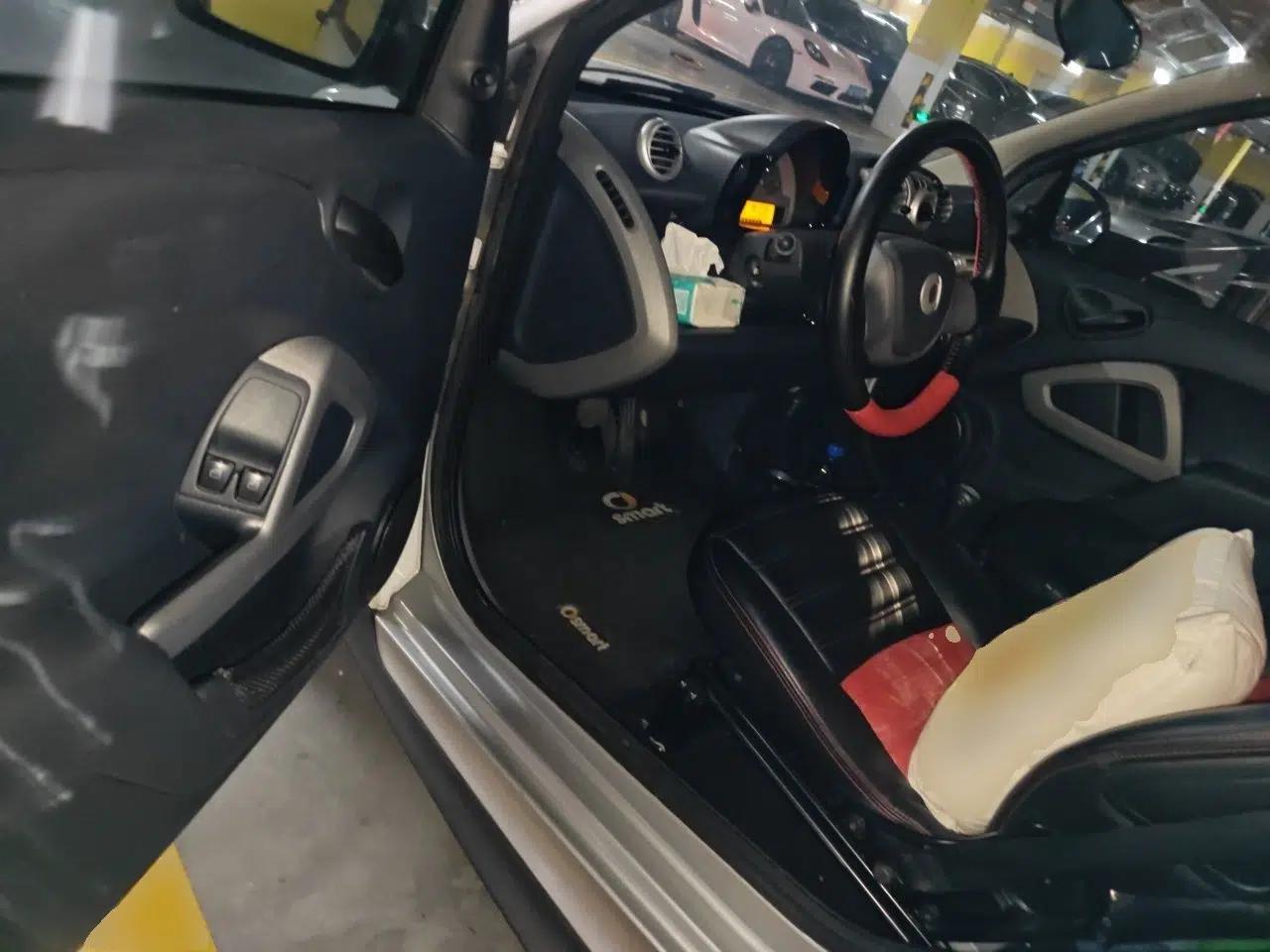 smart fortwo 2014 1.0 MHD Hardtop New Year Special Edition — миниатюра 17