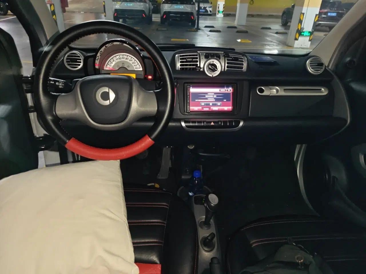 smart fortwo 2014 1.0 MHD Hardtop New Year Special Edition — миниатюра 10