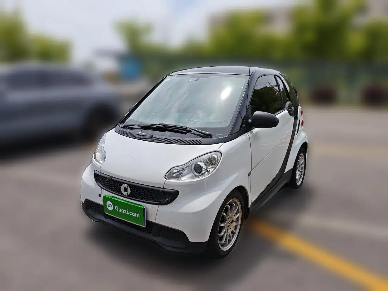 smart fortwo 2012 1.0 MHD Hardtop Standard Edition — миниатюра 1