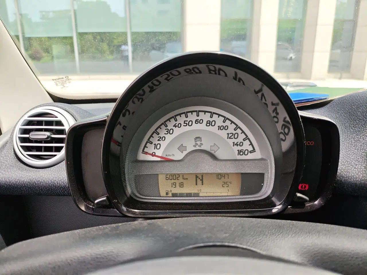 smart fortwo 2012 1.0 MHD Hardtop Standard Edition — миниатюра 12