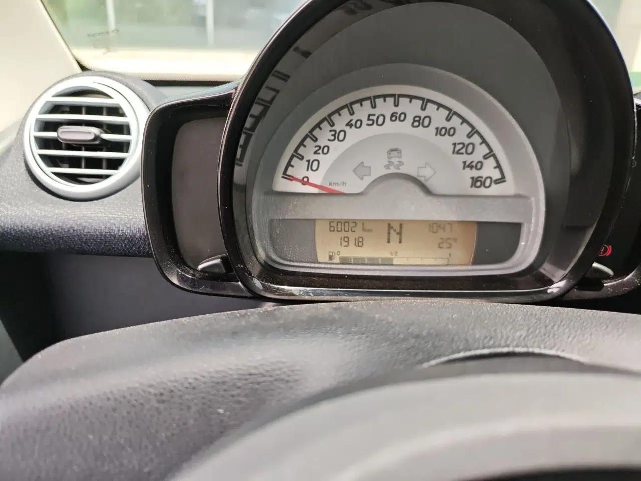 smart fortwo 2012 1.0 MHD Hardtop Standard Edition — миниатюра 13
