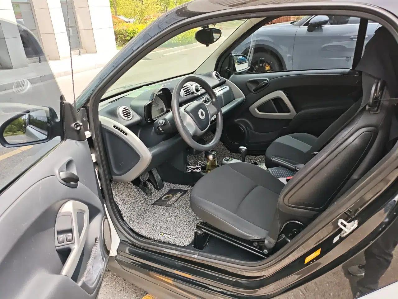 smart fortwo 2012 1.0 MHD Hardtop Standard Edition — миниатюра 17
