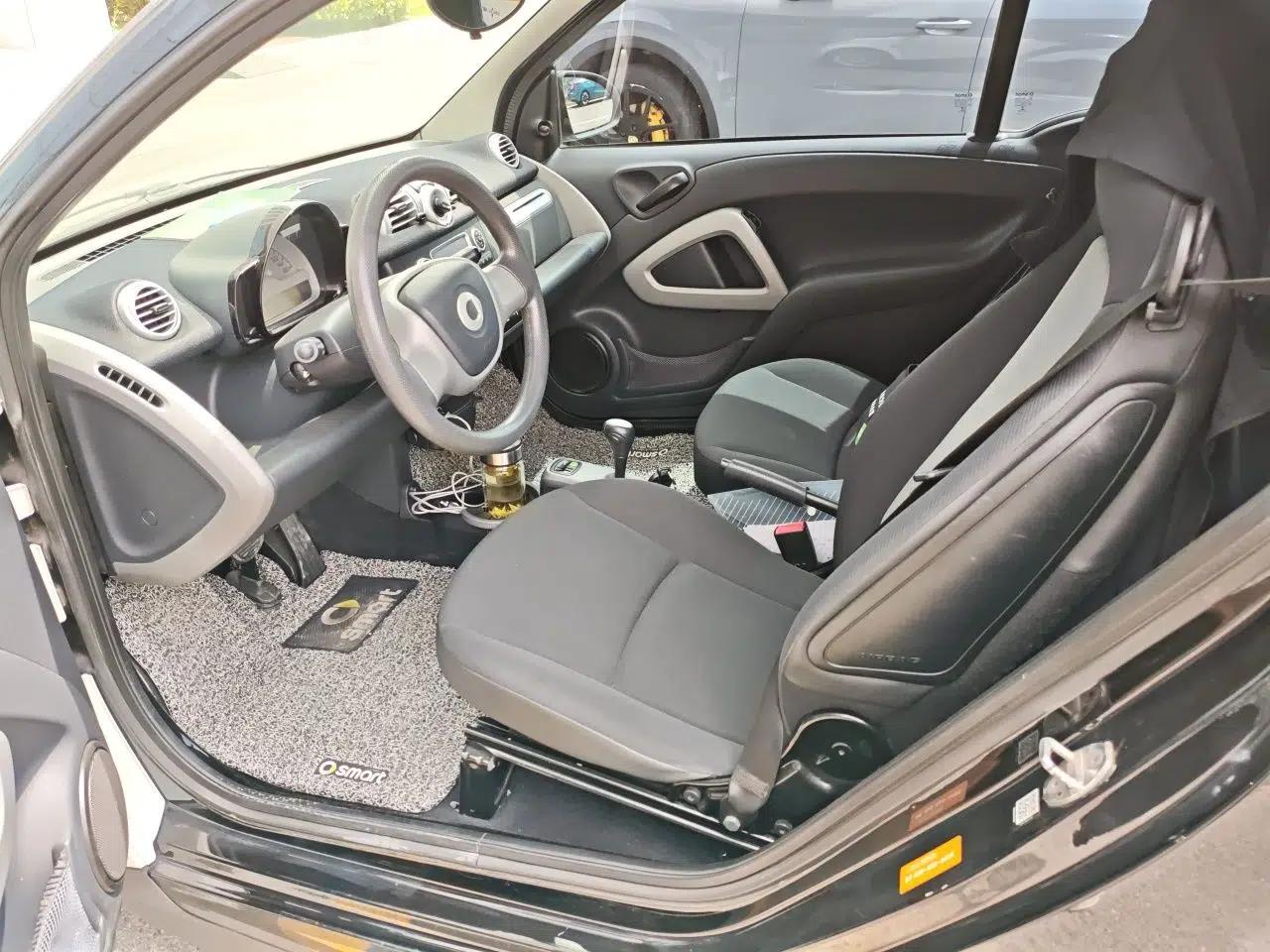 smart fortwo 2012 1.0 MHD Hardtop Standard Edition — миниатюра 18