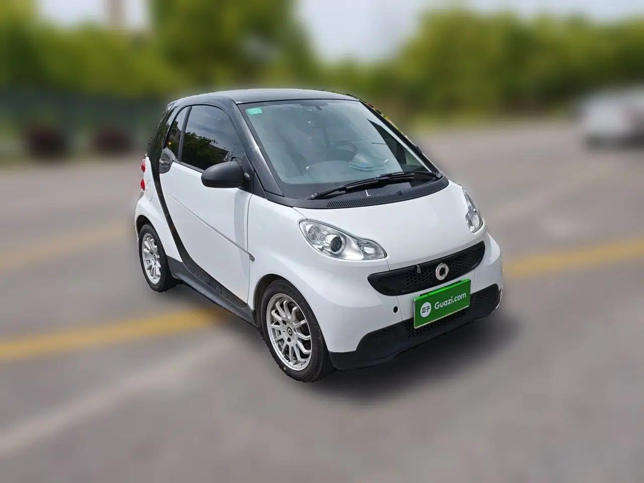 smart fortwo 2012 1.0 MHD Hardtop Standard Edition — миниатюра 3
