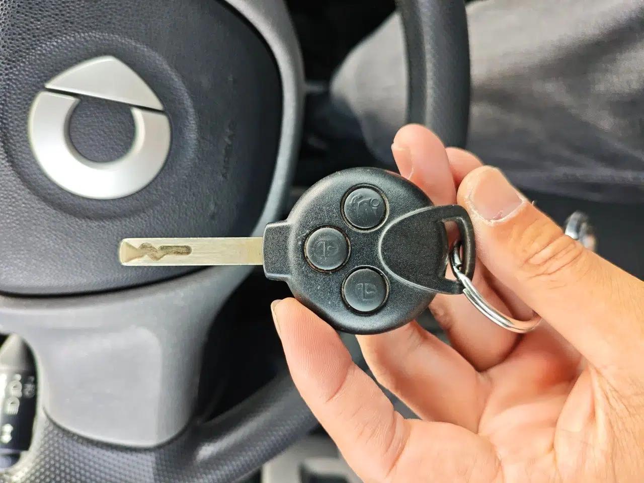 smart fortwo 2012 1.0 MHD Hardtop Standard Edition — миниатюра 9