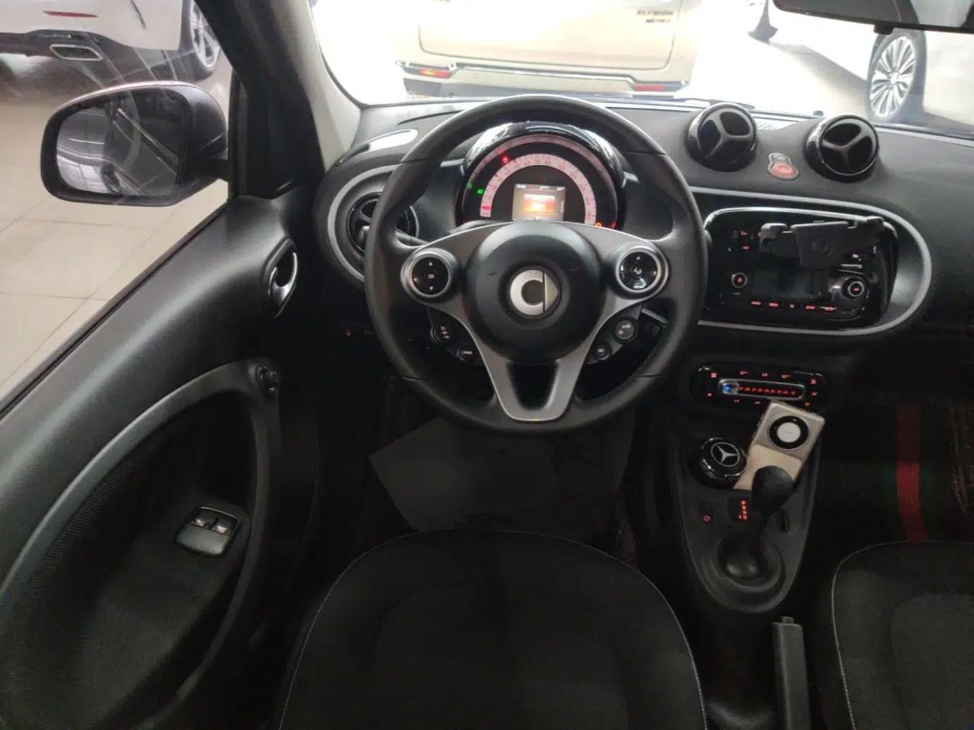 smart forfour 2018 1.0L 52kW Passion Edition — миниатюра 14