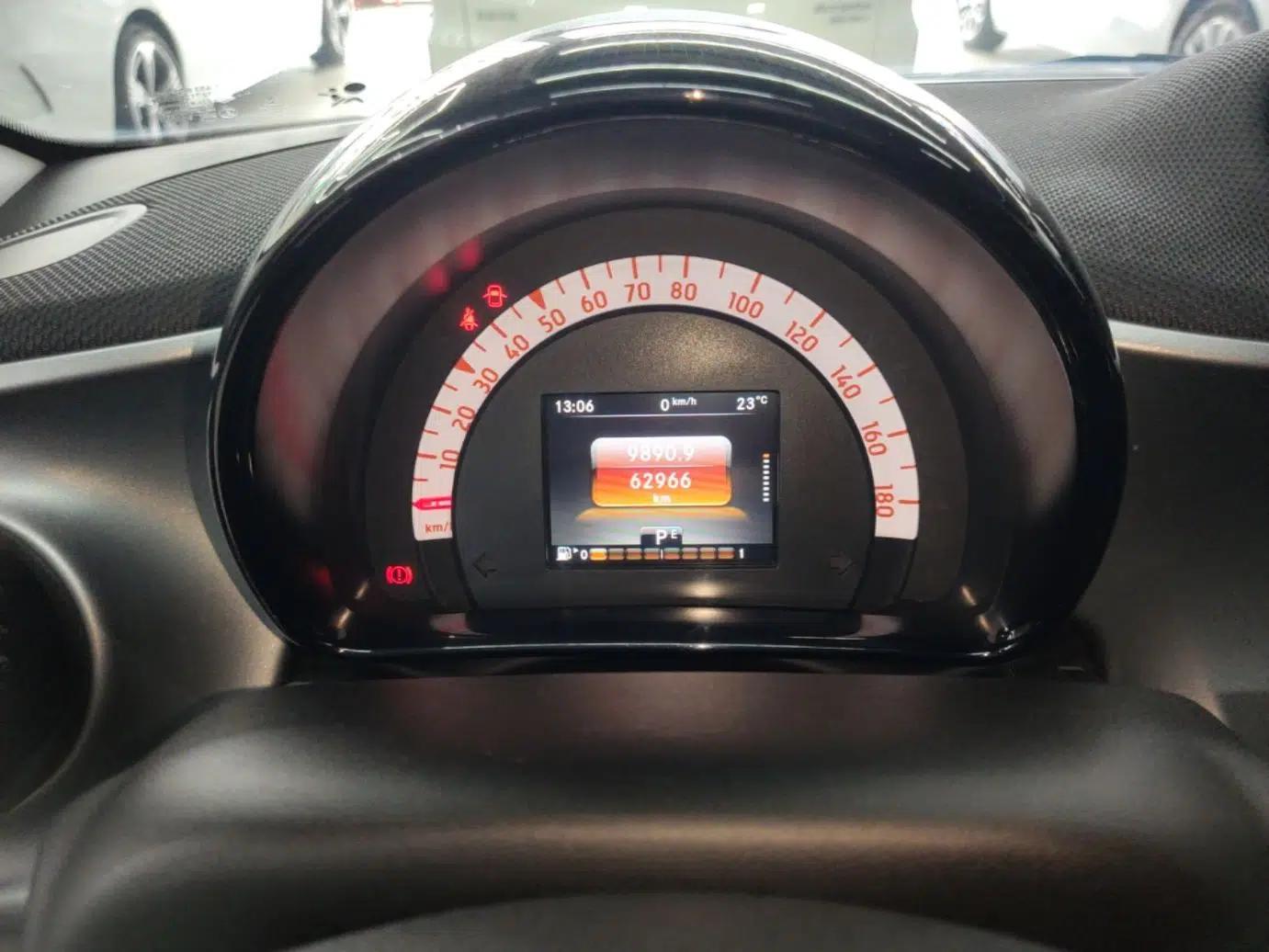 smart forfour 2018 1.0L 52kW Passion Edition — миниатюра 15