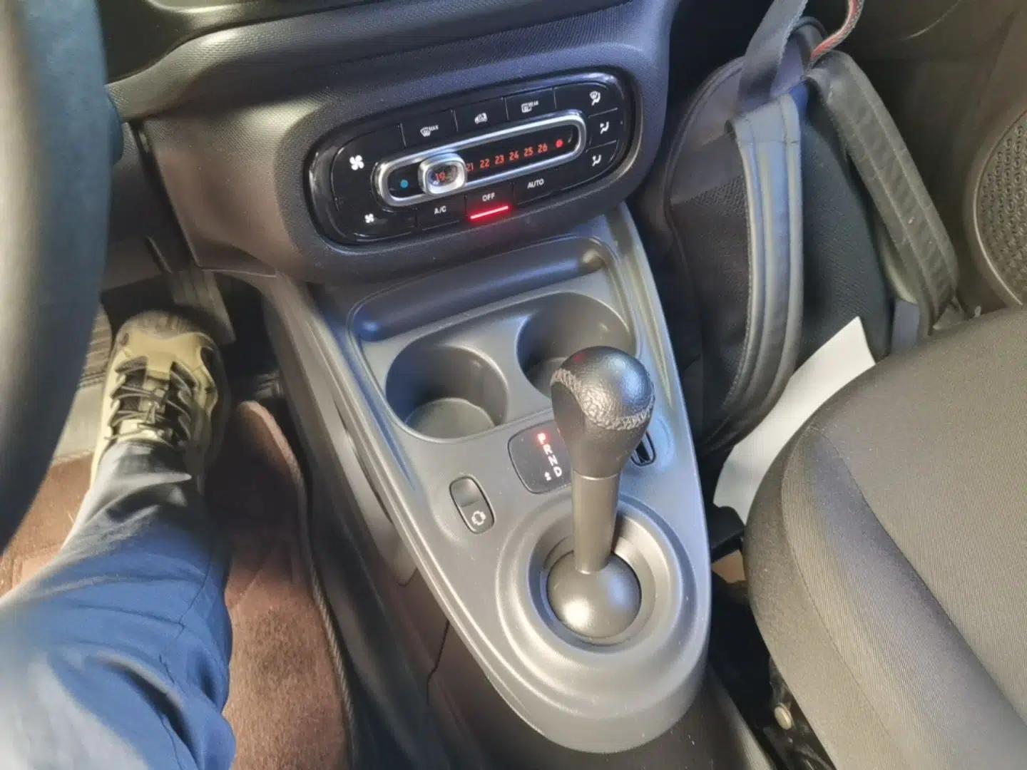 smart forfour 2016 1.0L 52 kW Dynamic Edition — миниатюра 17