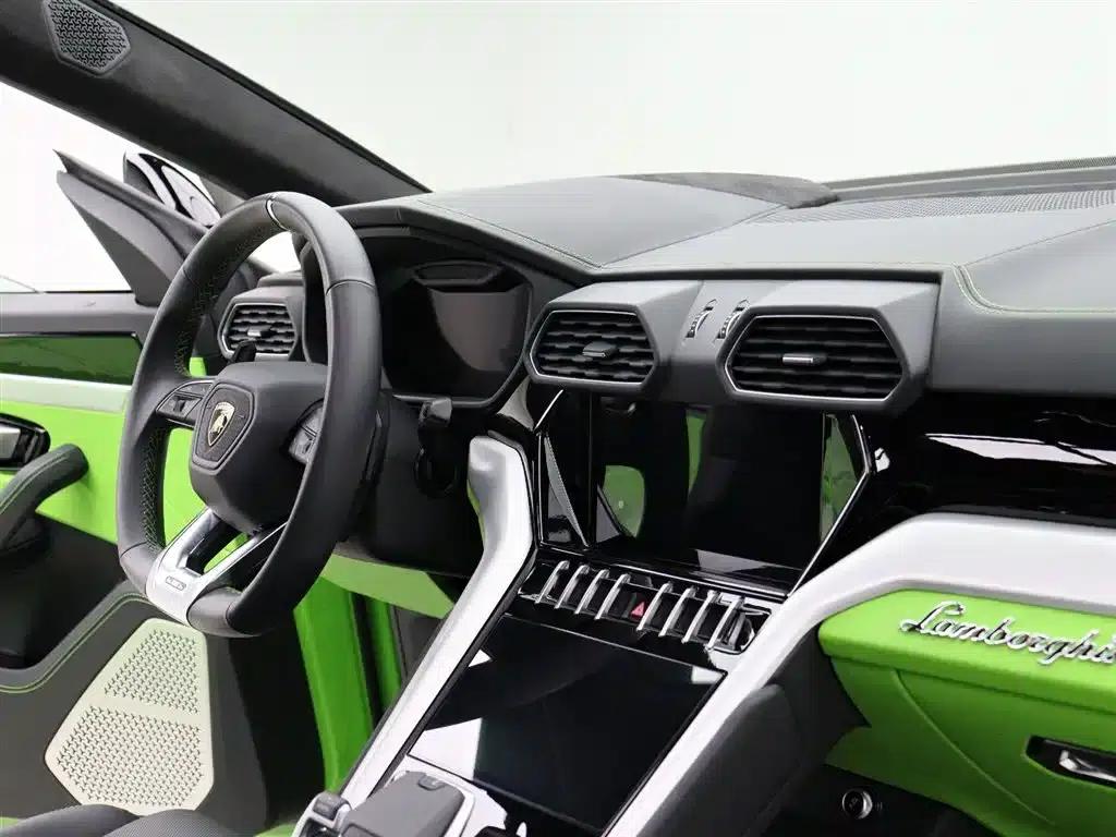 2023 Urus 4.0T V8 S — миниатюра 13