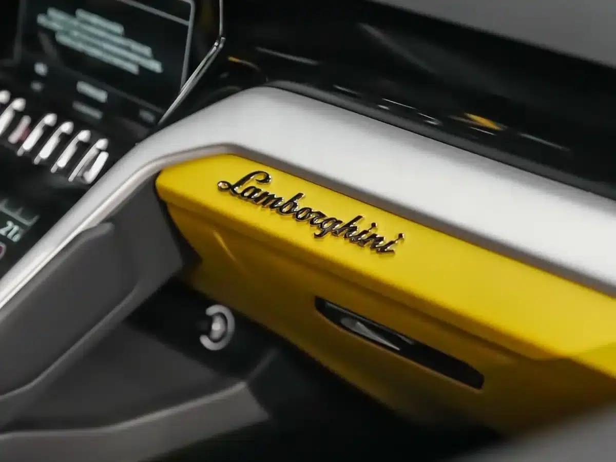 2023 Urus 4.0T V8 S — миниатюра 13