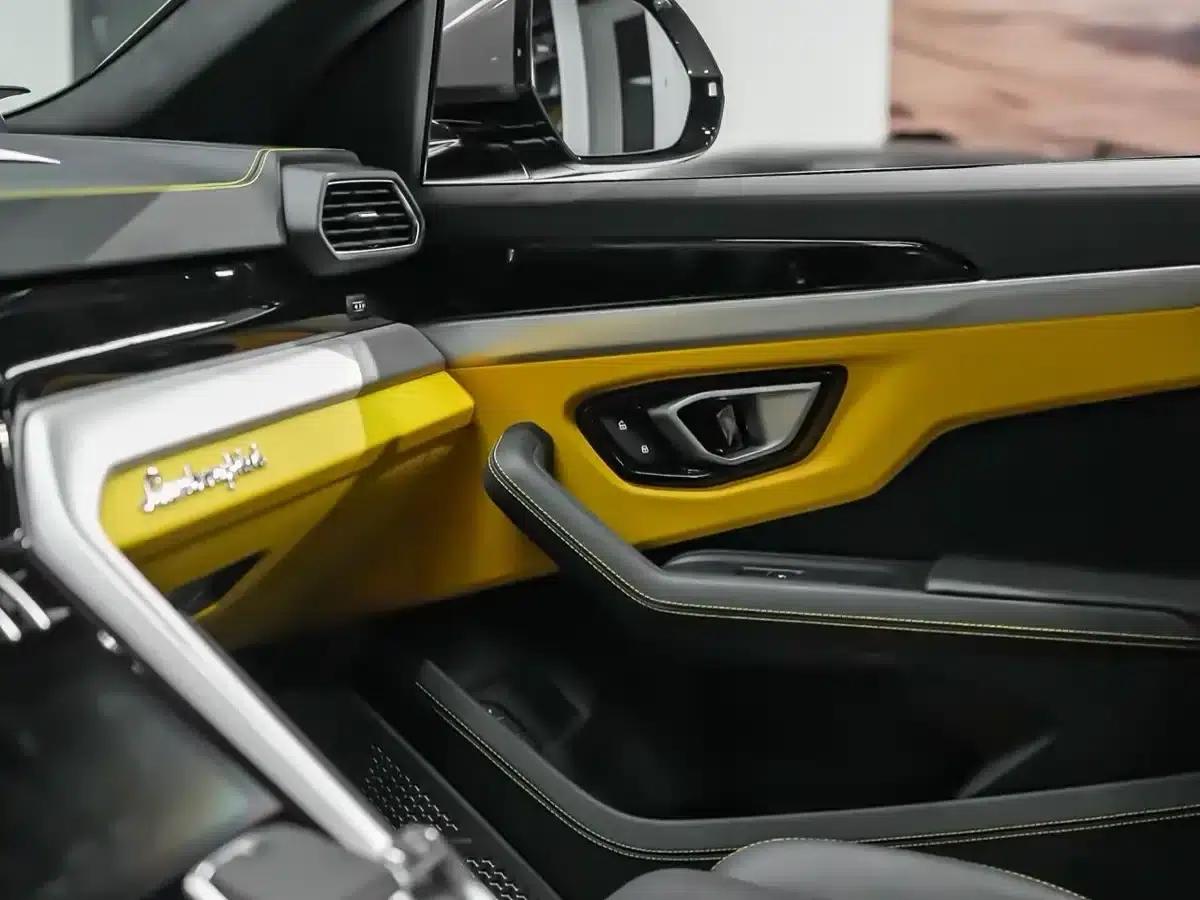 2023 Urus 4.0T V8 S — миниатюра 15