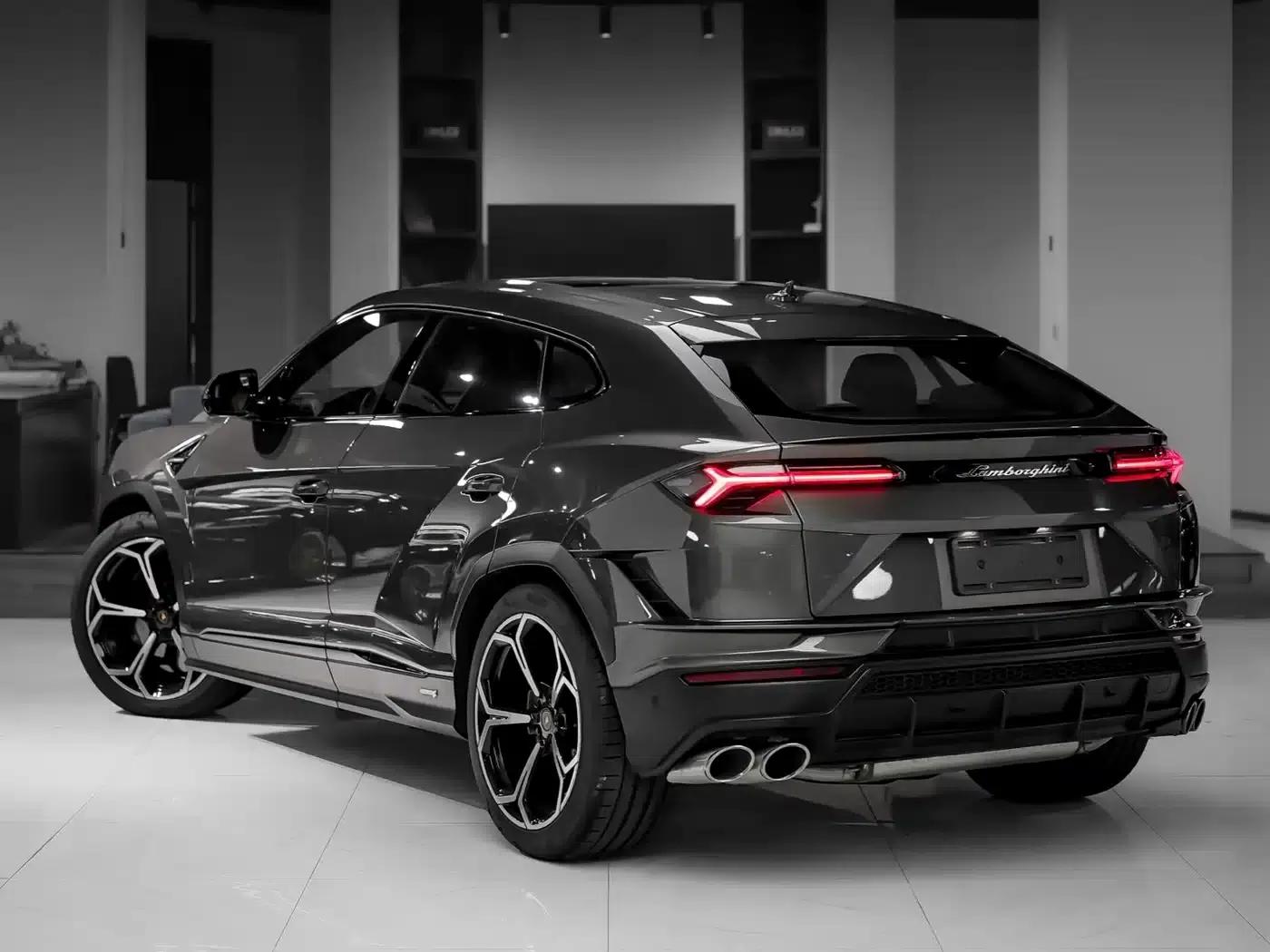 2023 Urus 4.0T V8 S — миниатюра 4