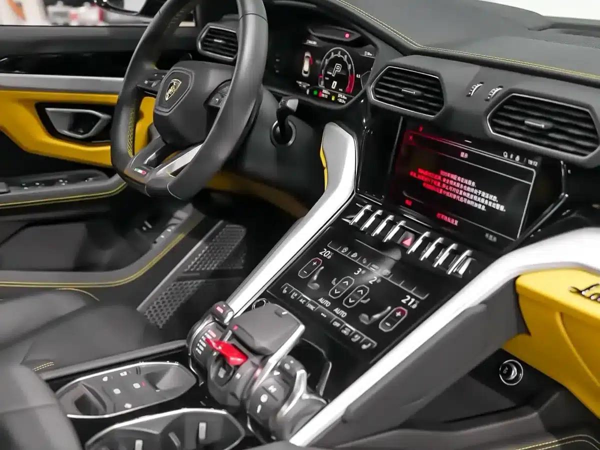 2023 Urus 4.0T V8 S — миниатюра 7