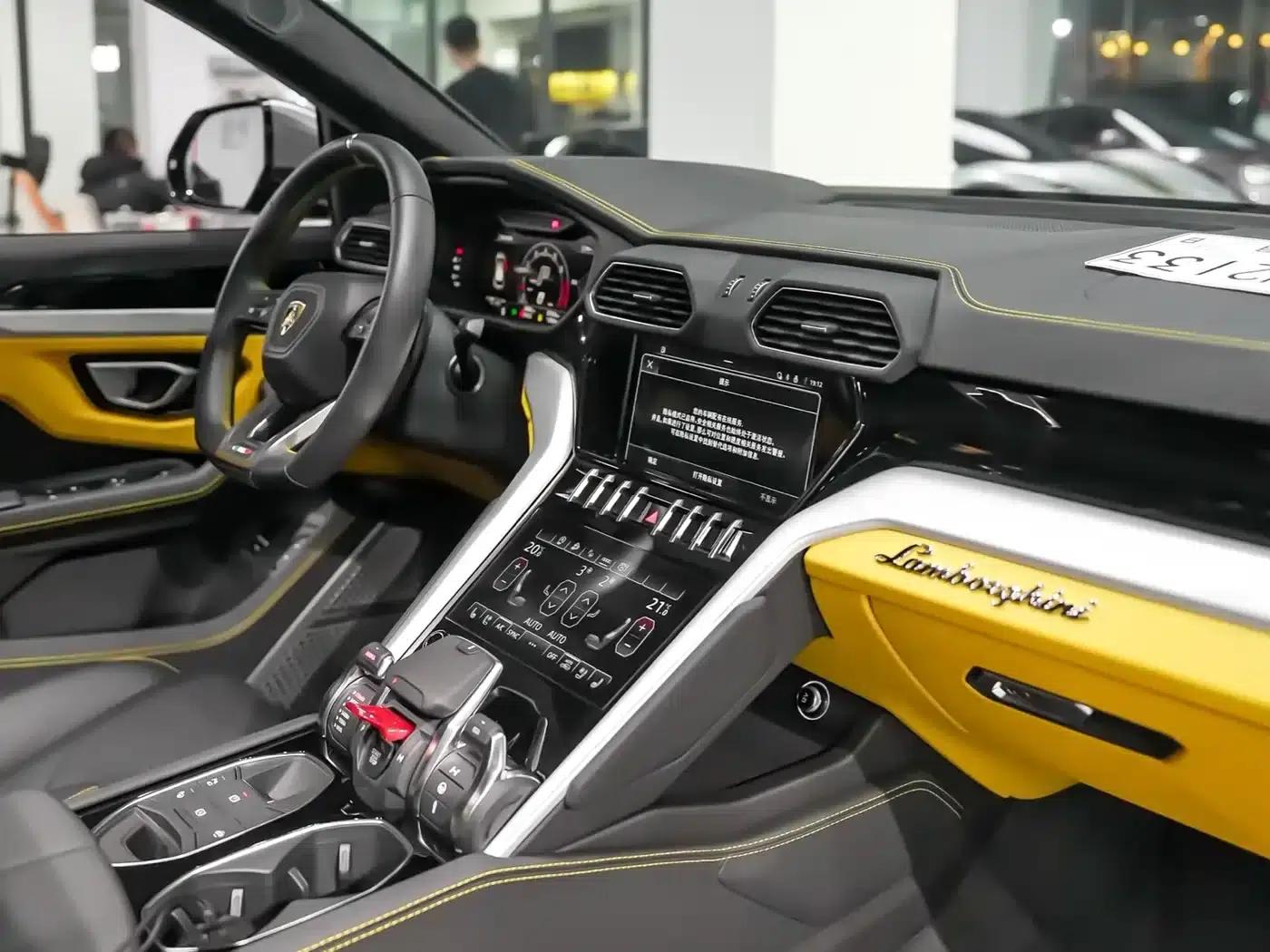 2023 Urus 4.0T V8 S — миниатюра 10