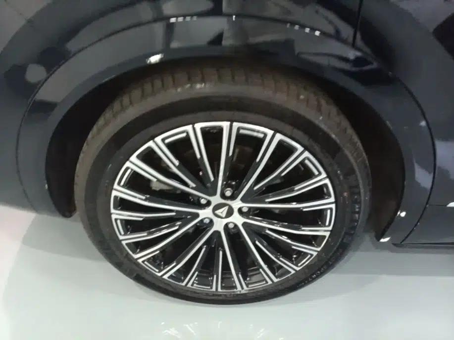 Deepal S09 2025 Four-Wheel Drive Ultra+ Custom Edition — миниатюра 10