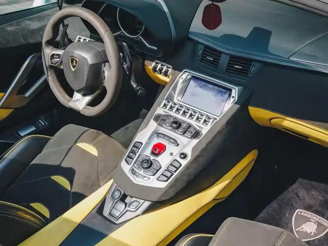 2013 Aventador LP 700-4 Roadster — миниатюра 3