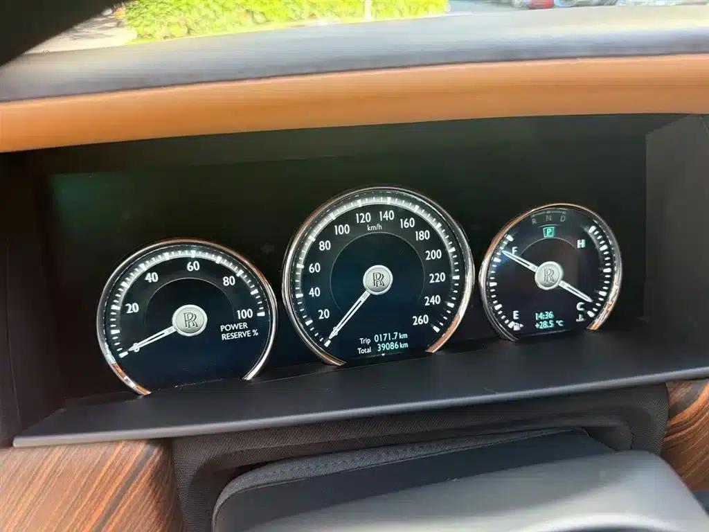 2018 Cullinan, four-seater version — миниатюра 4