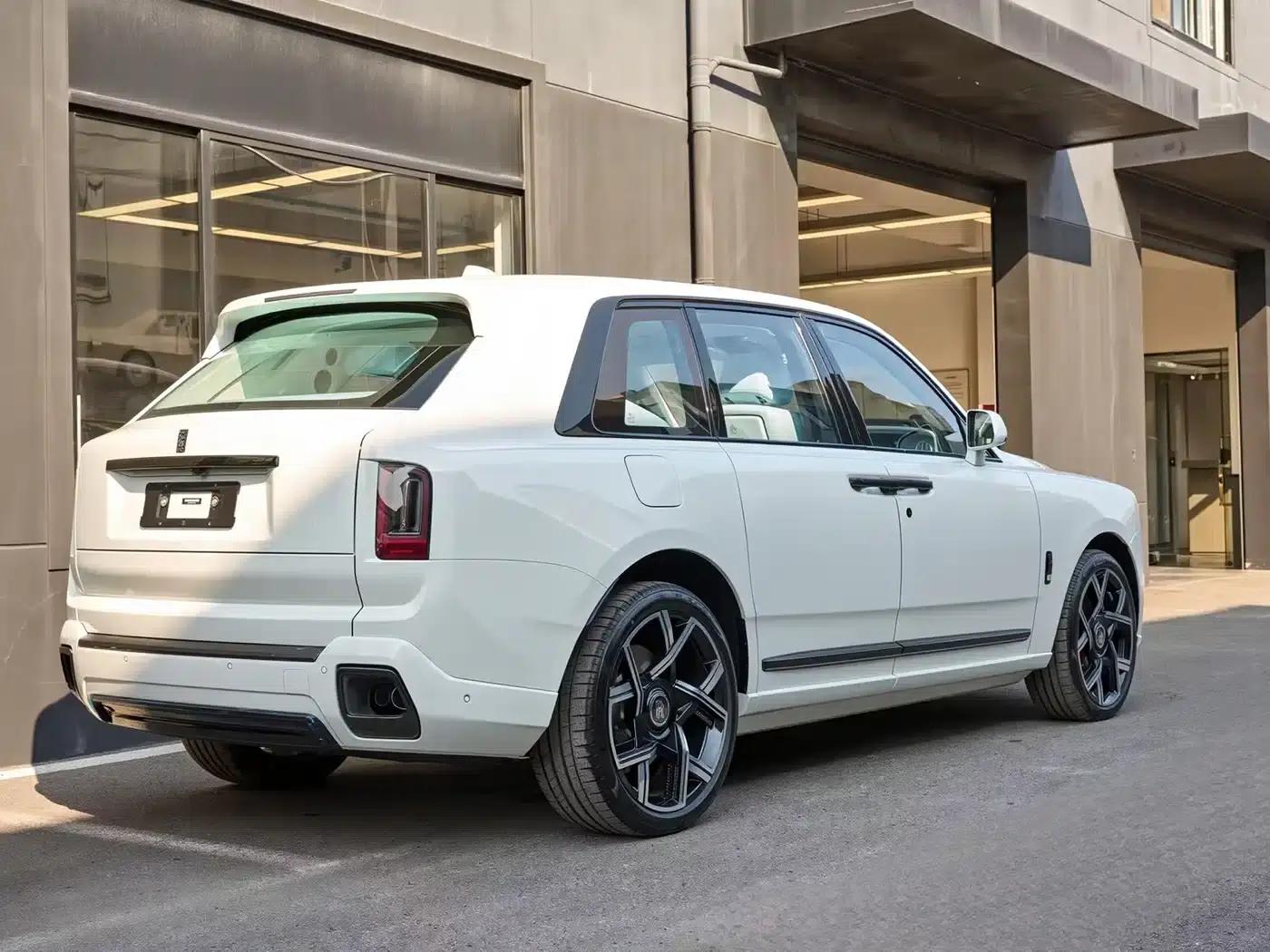 2024 Cullinan Black Badge — миниатюра 13
