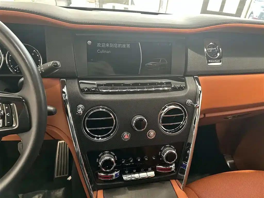 2018 Cullinan, four-seater version — миниатюра 11