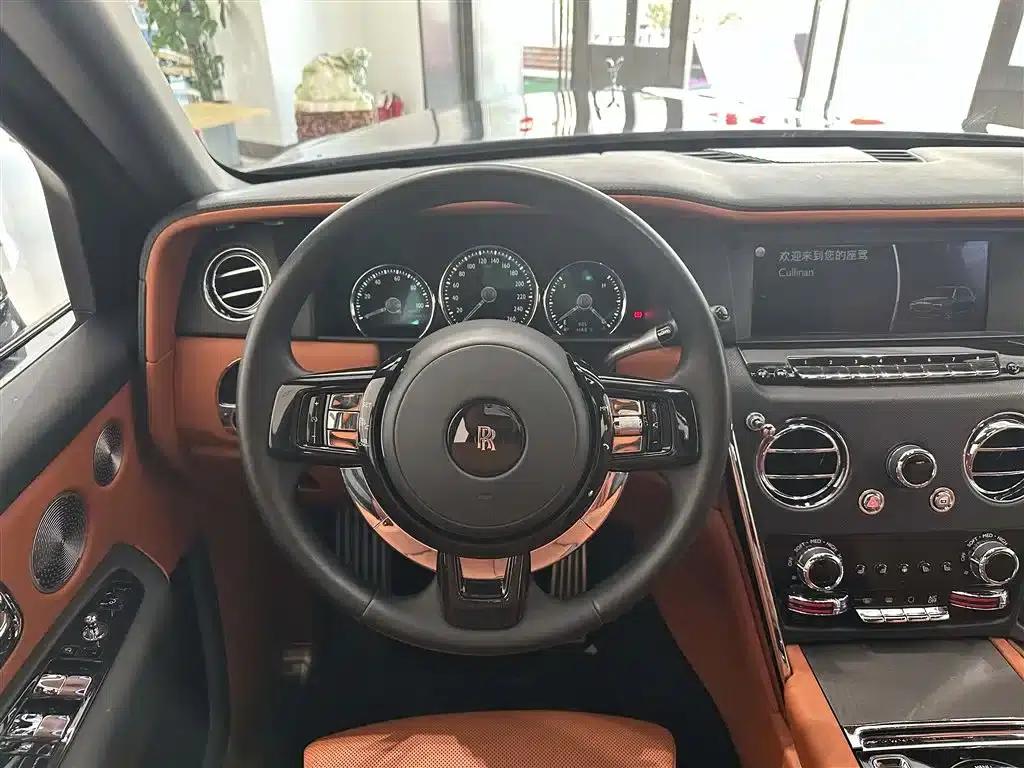2018 Cullinan, four-seater version — миниатюра 15