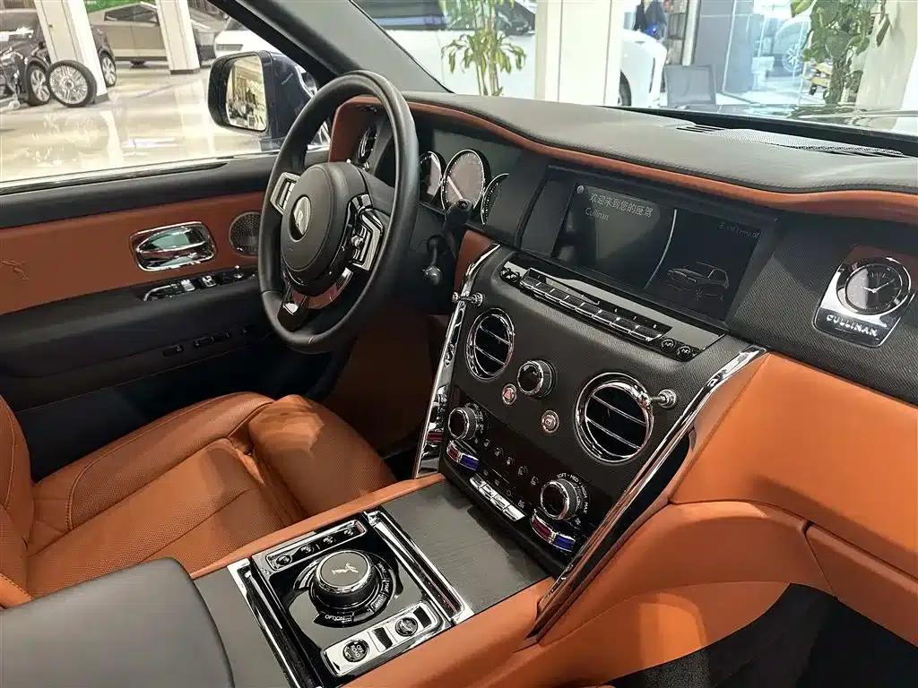 2018 Cullinan, four-seater version — миниатюра 17