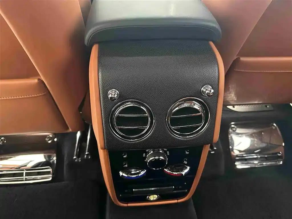 2018 Cullinan, four-seater version — миниатюра 20