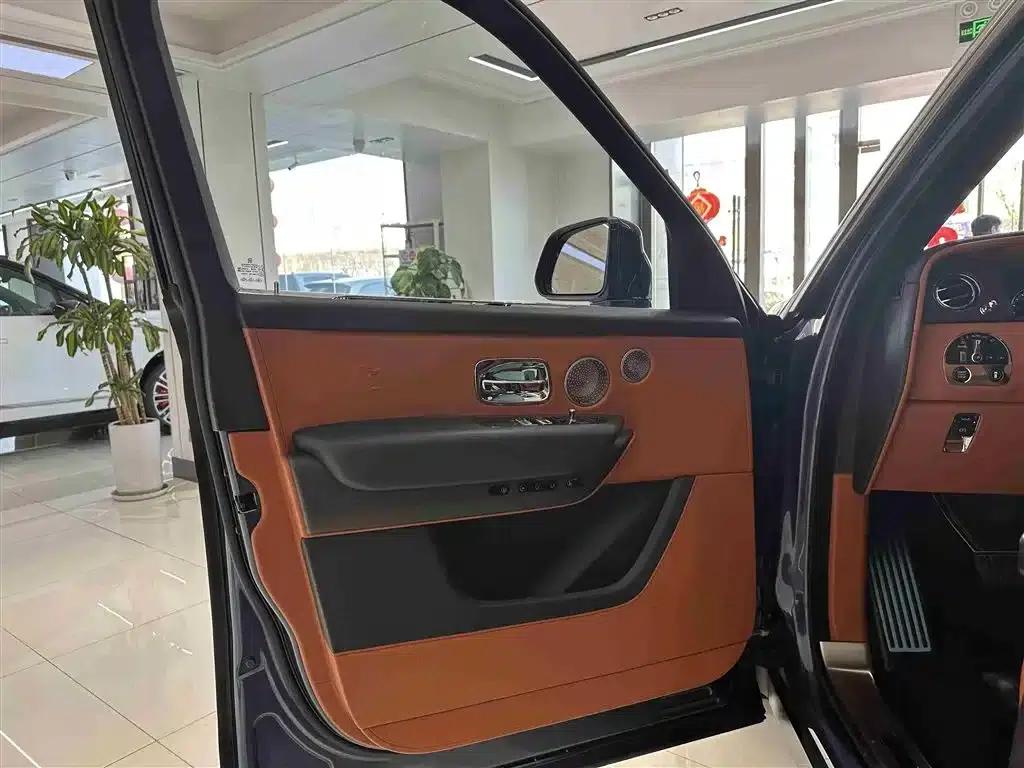 2018 Cullinan, four-seater version — миниатюра 8