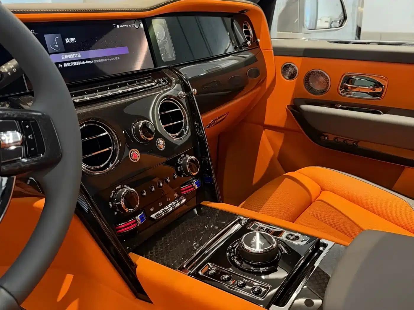 2024 Cullinan Black Badge — миниатюра 12